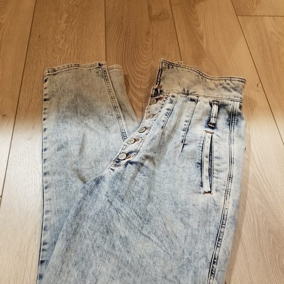 Jeans - Picture 1 of 5
